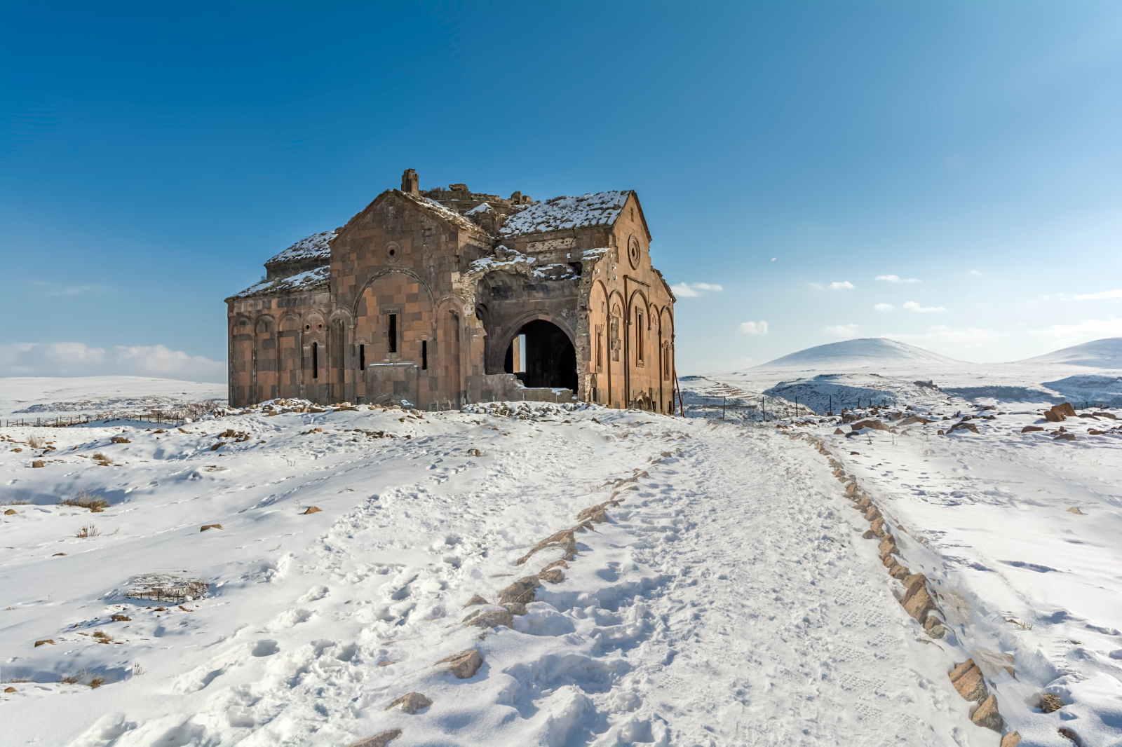 Discover Turkey’s Hidden Gems: Ani and Pamukkale